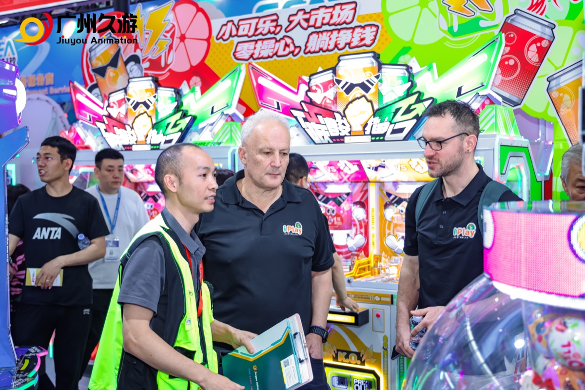 Buyers reviewing an arcade prize machine with the Jiuyou team