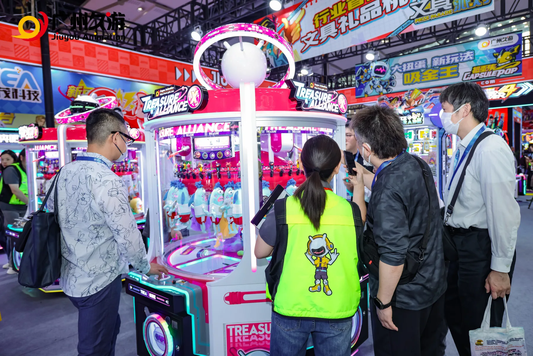 International buyers reviewing Treasure Alliance with the Jiuyou team at an arcade exhibition