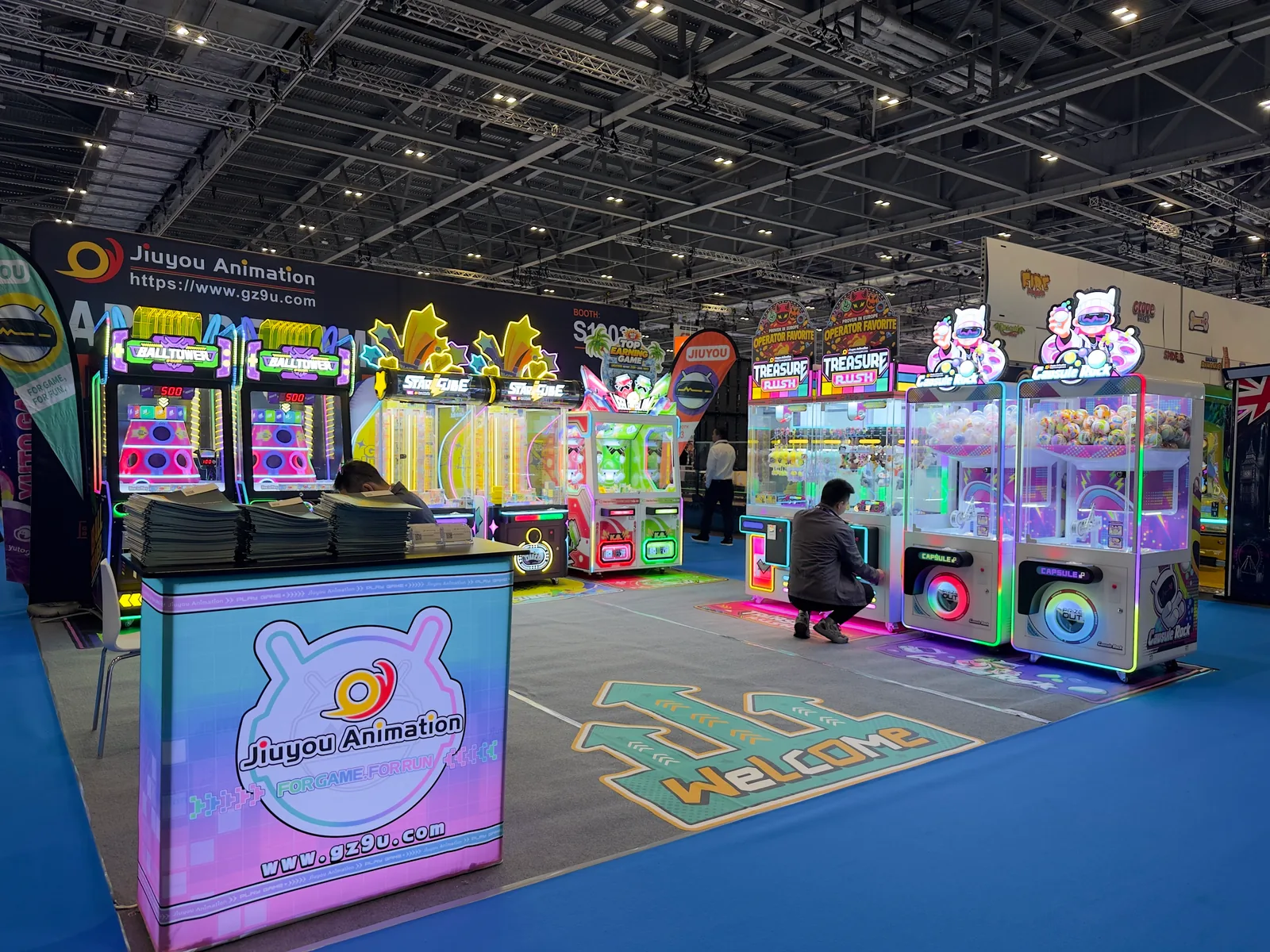 Jiuyou exhibition stand with Ball Tower, Star Cube, Bubble Bump, Treasure Rush and Capsule Rock on display