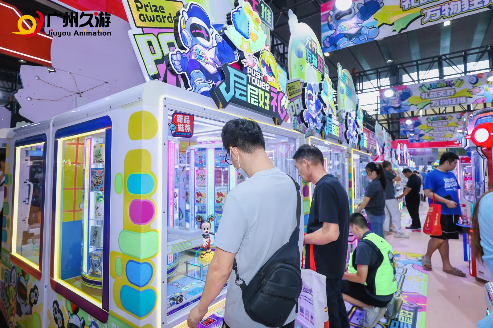 Visitor testing Push Tower's five rotating prize levels at GTI Guangzhou 2026